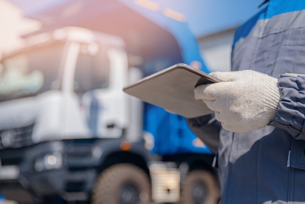 fleet-manager-tablet-truck